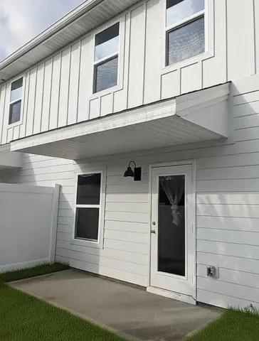 a view of a bunch of street