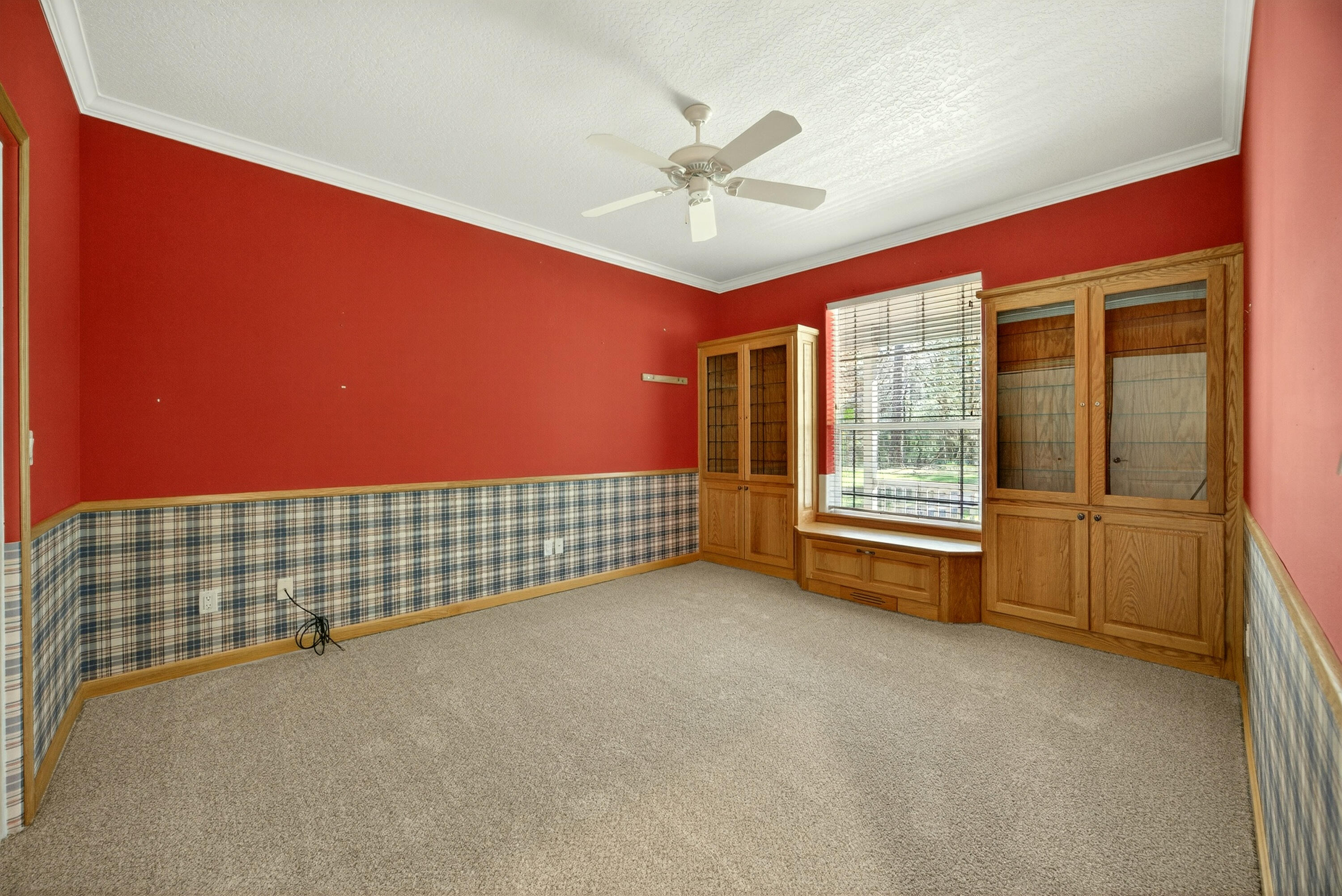 150 Ridgefield Road Grants Pass, OR 97527 - Photo 22 of 34 Additional bedroom #1