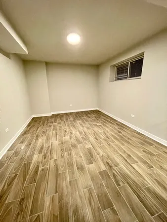 $2,400 | 1947 West Sunnyside Avenue, Unit GDN, Chicago, IL 60640