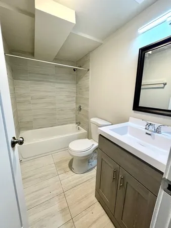$2,400 | 1947 West Sunnyside Avenue, Unit GDN, Chicago, IL 60640