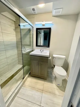 $2,400 | 1947 West Sunnyside Avenue, Unit GDN, Chicago, IL 60640