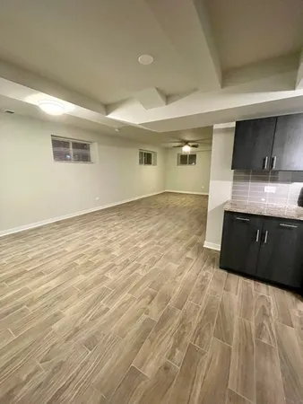 $2,400 | 1947 West Sunnyside Avenue, Unit GDN, Chicago, IL 60640