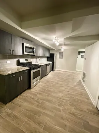 $2,400 | 1947 West Sunnyside Avenue, Unit GDN, Chicago, IL 60640