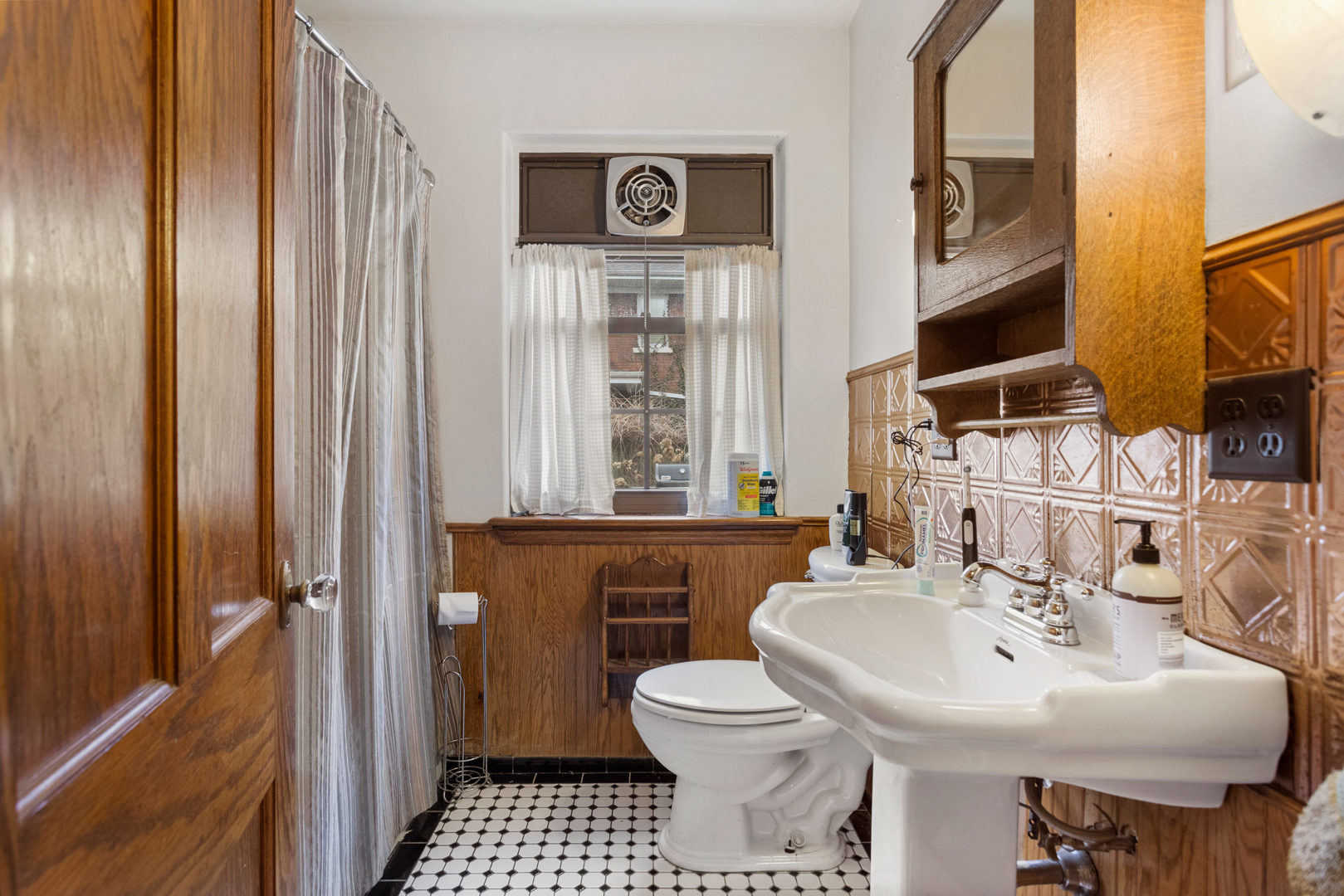 901 West Green Street Champaign, IL 61821 - Photo 16 of 36 a bathroom with a sink toilet and shower