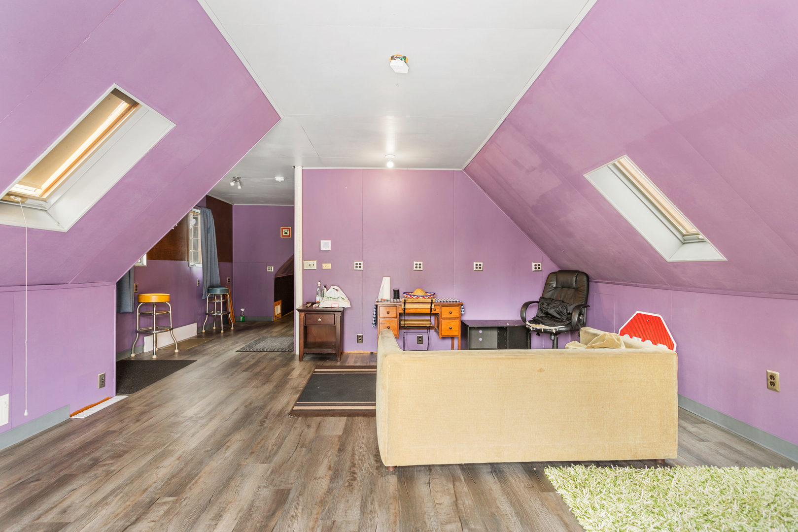 901 West Green Street Champaign, IL 61821 - Photo 30 of 36 a living room with furniture and kitchen view