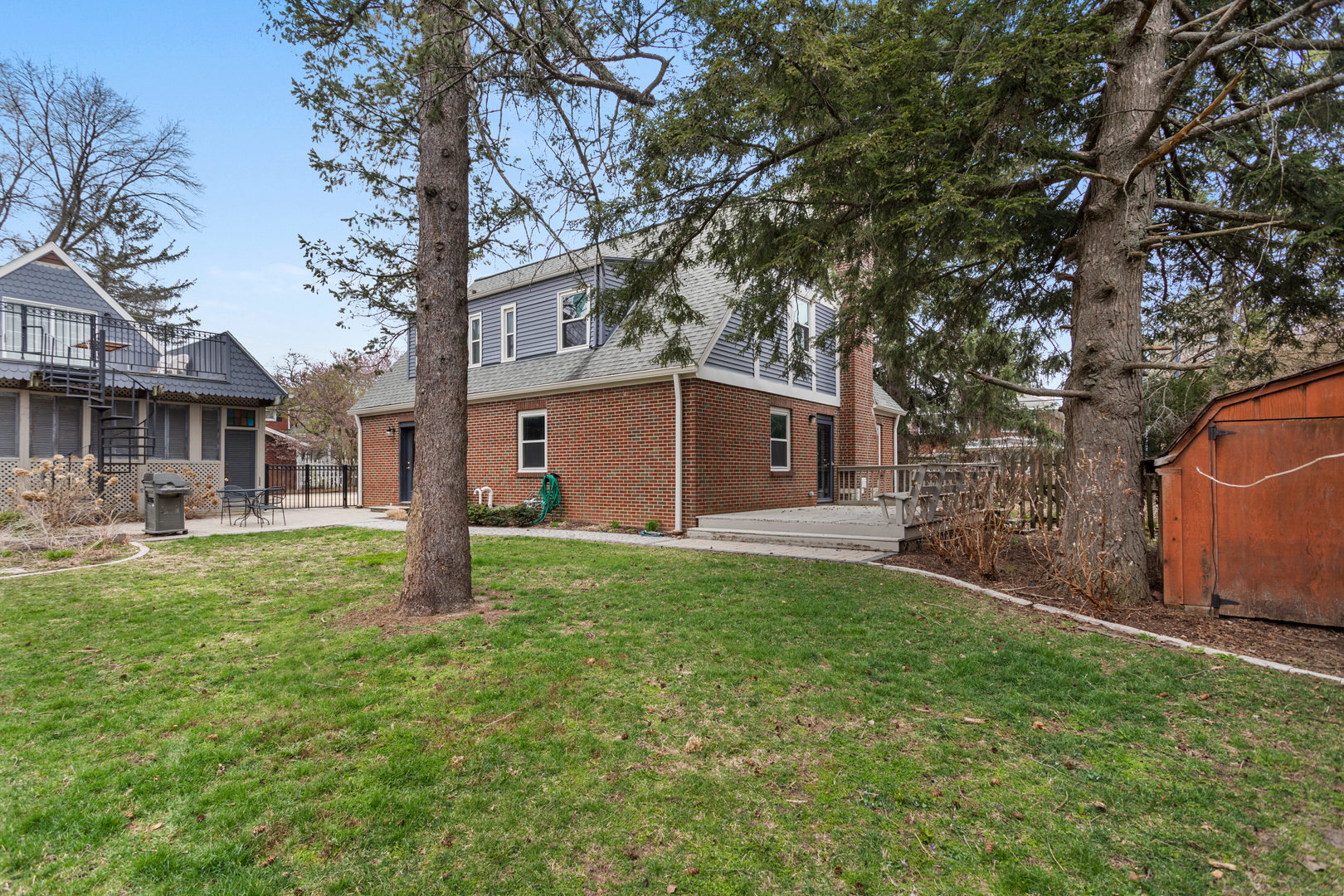 901 West Green Street Champaign, IL 61821 - Photo 6 of 36 a view of a yard in front of house