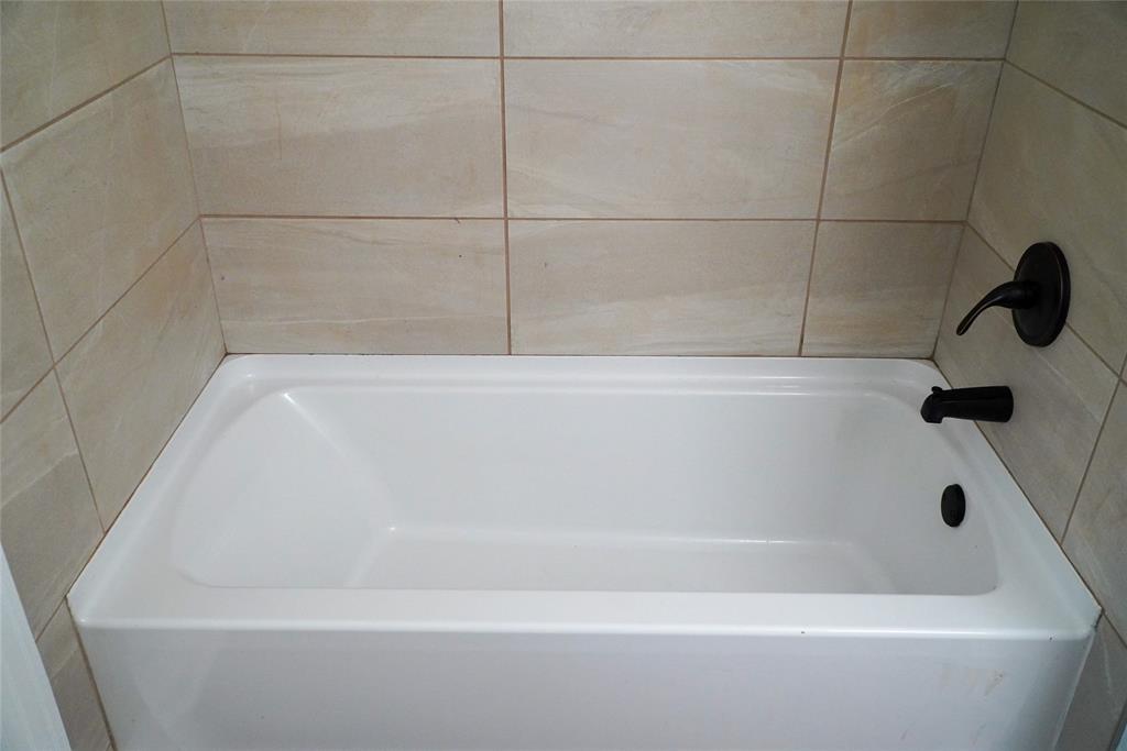 403 North Fairview Street Keene, TX 76059 - Photo 18 of 25 a bathroom with a bathtub