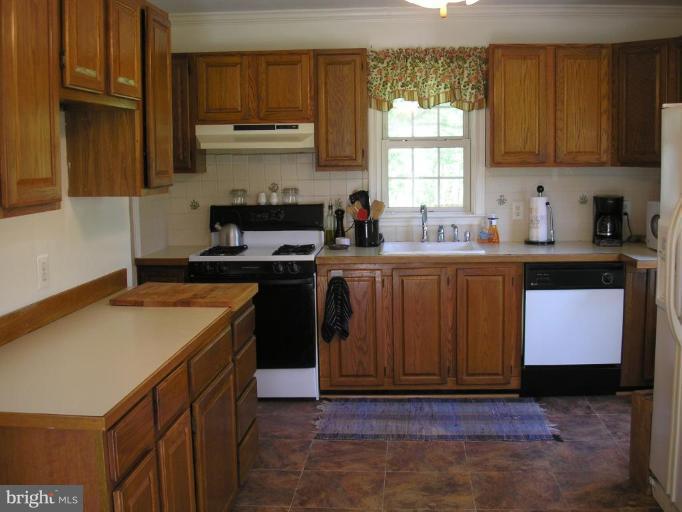 38 Tacketts Mill Road Stafford, VA 22556 - Photo 5 of 10 Kitchen