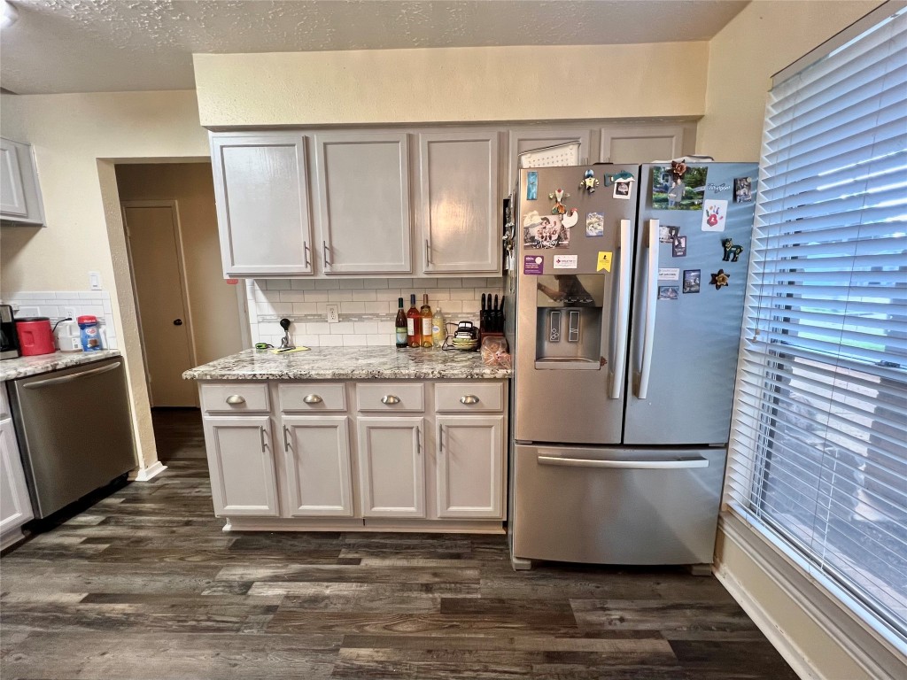 104 Trail Ride Road Angleton, TX 77515 - Photo 5 of 26