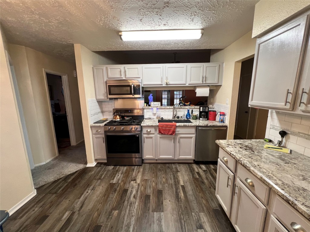 104 Trail Ride Road Angleton, TX 77515 - Photo 6 of 26