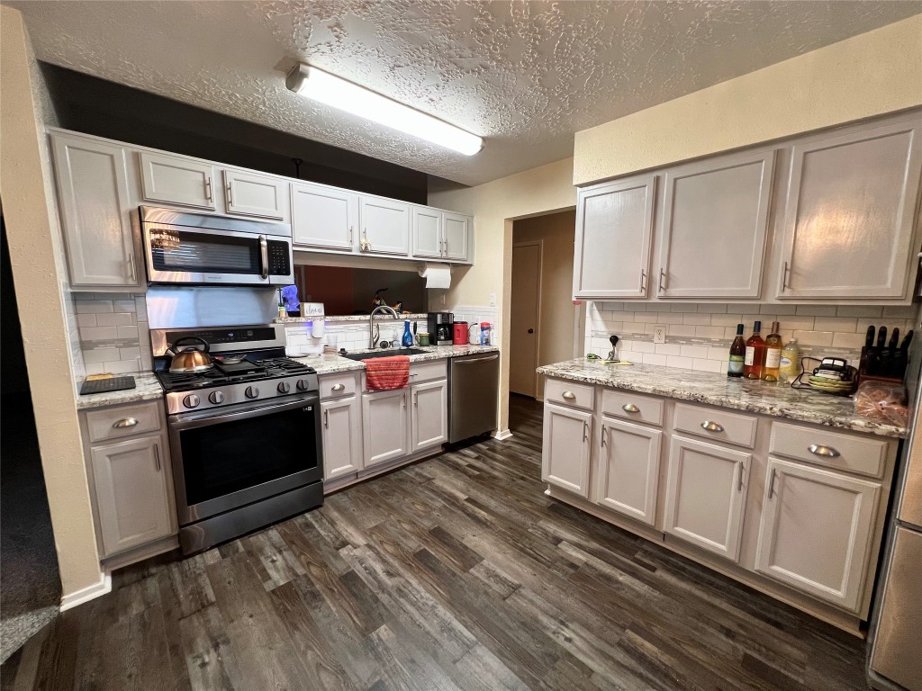 104 Trail Ride Road Angleton, TX 77515 - Photo 7 of 26