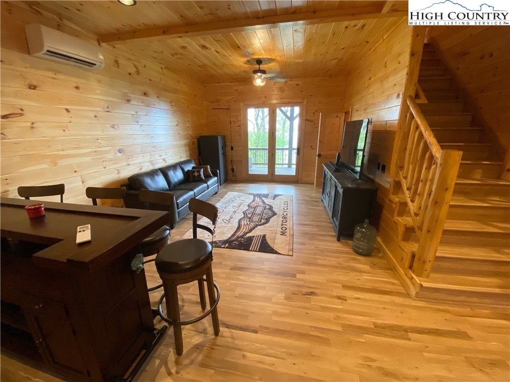 543 Broken Arrow Trail Boone, NC 28607 - Photo 9 of 35 a living room with furniture