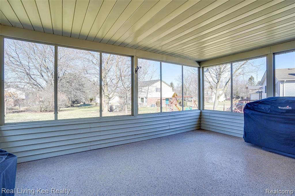820 Downhill Lane Rochester Hills, MI 48307 - Photo 22 of 43