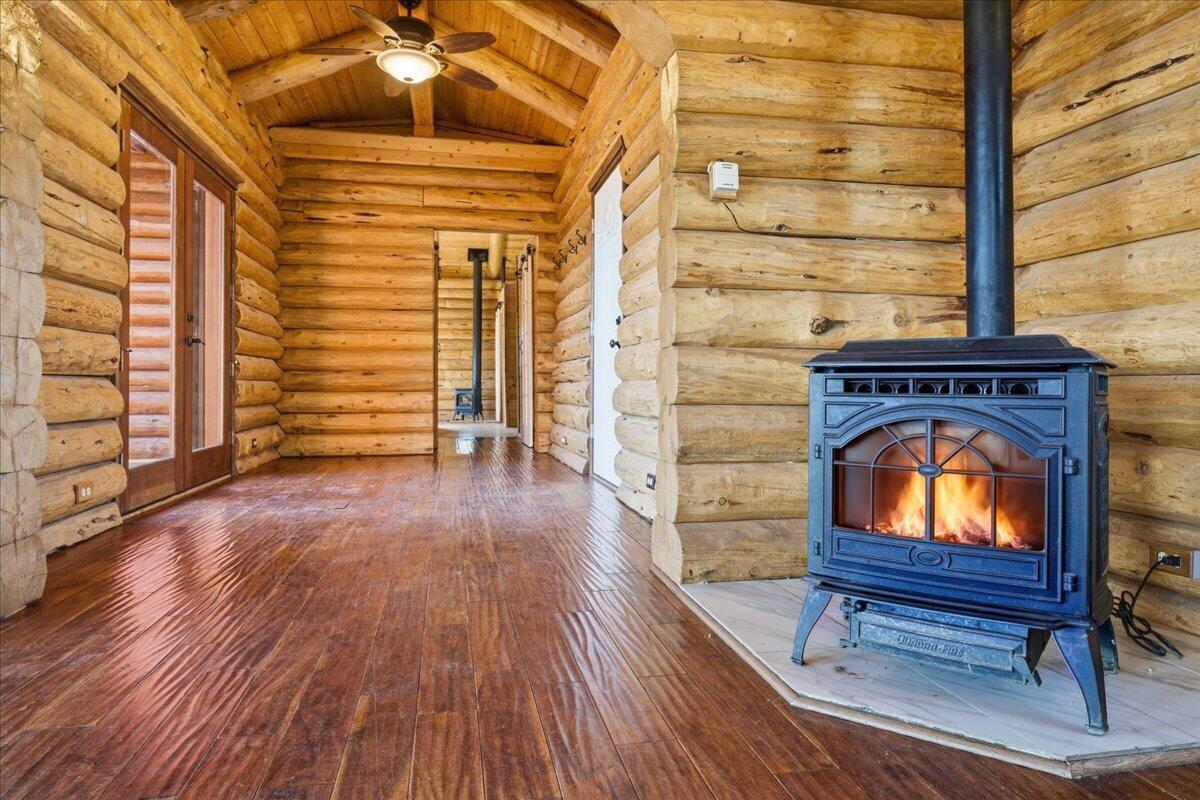 19554 Osprey Road Prineville, OR 97754 - Photo 10 of 42 View of front entrance and propane fireplace