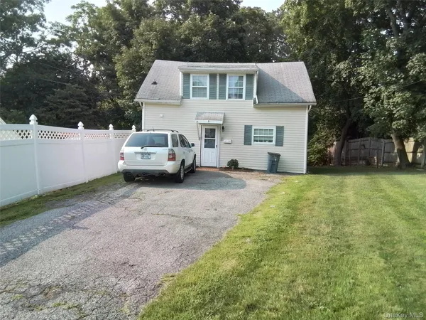 $2,850 | 35 Doris Avenue, Northport, NY 11768