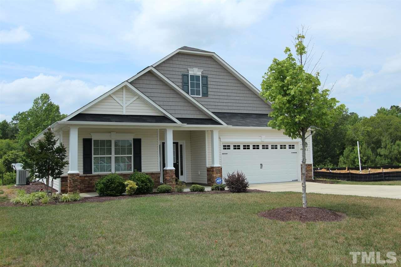 a view of a house with backyard