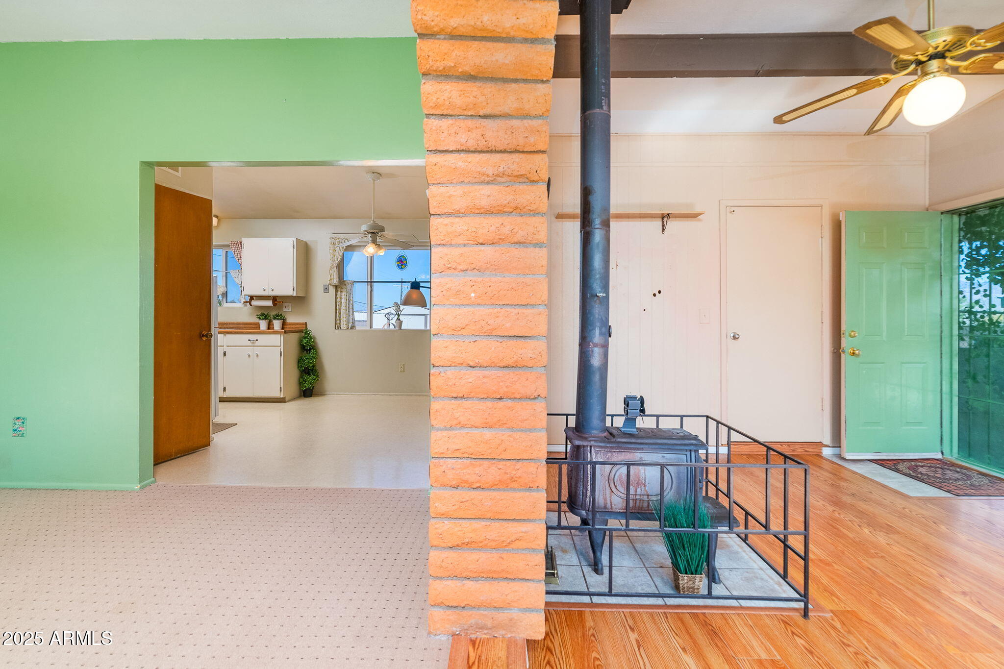 417 West Sunset Drive Mammoth, AZ 85618 - Photo 15 of 35 a view of a living room and bathroom