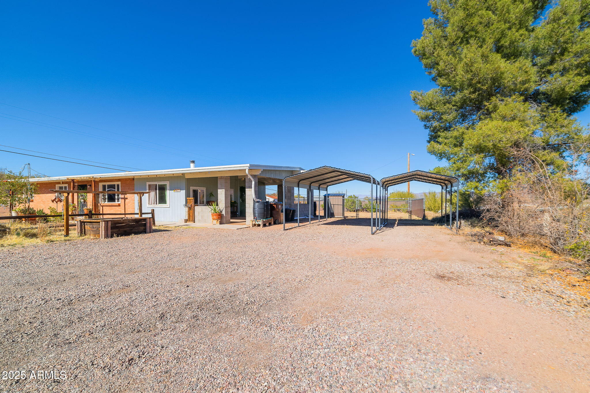 417 West Sunset Drive Mammoth, AZ 85618 - Photo 19 of 35 a view of a house with large trees and park