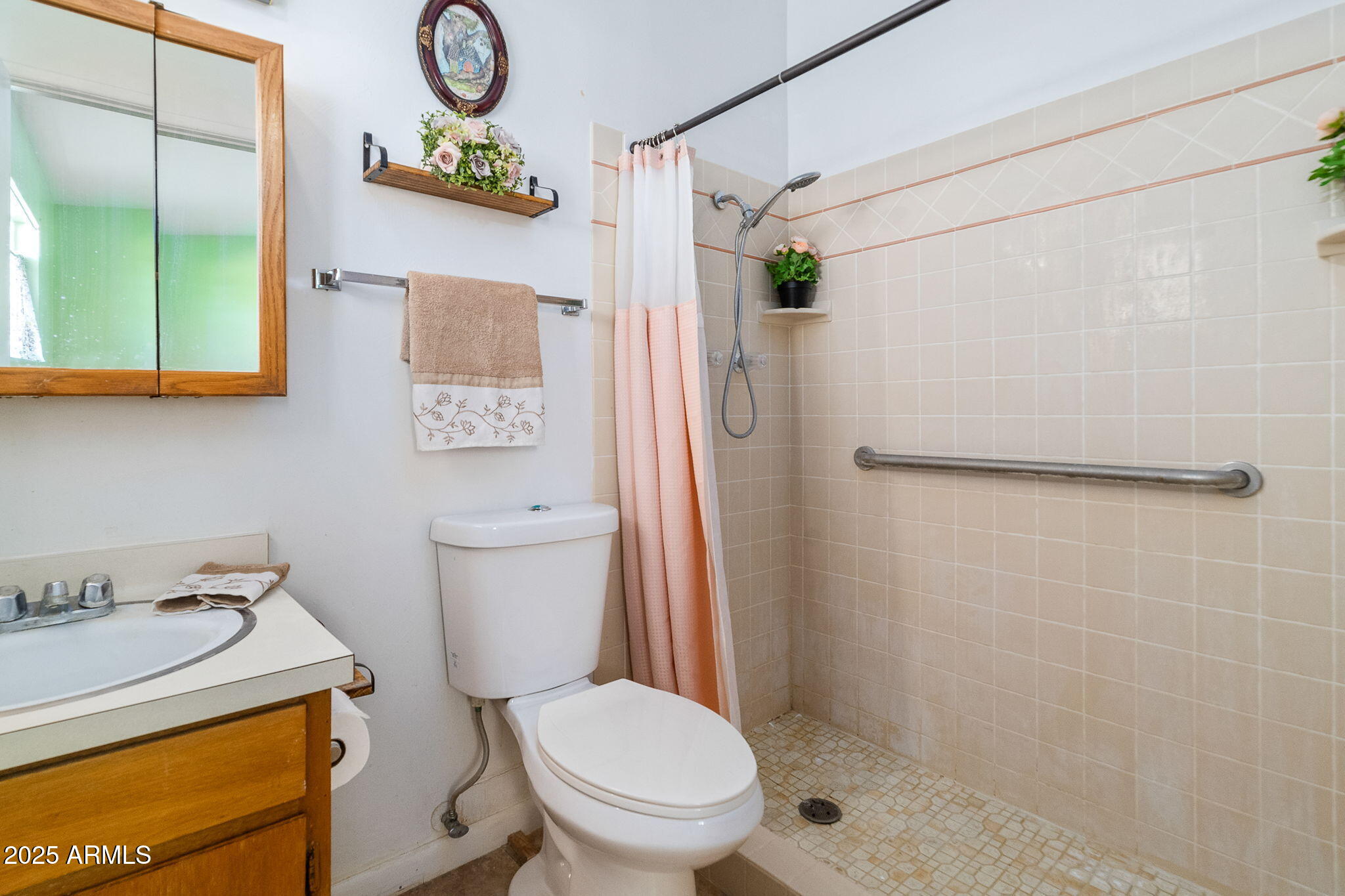 417 West Sunset Drive Mammoth, AZ 85618 - Photo 22 of 35 a bathroom with a sink and toilet