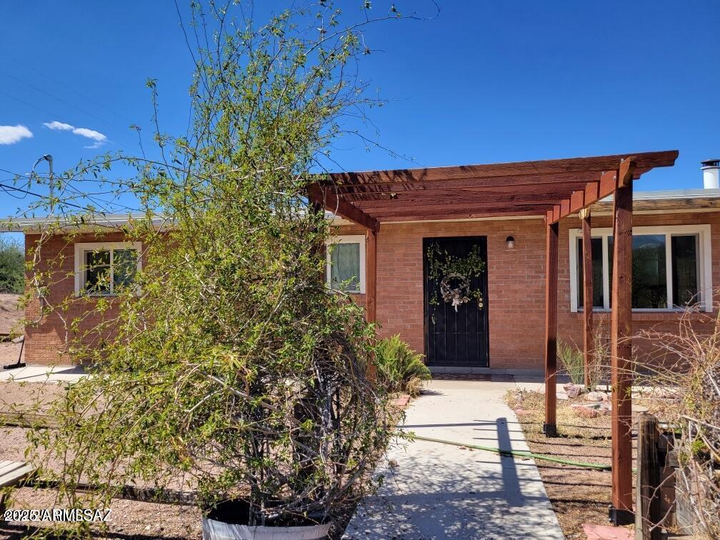 417 West Sunset Drive Mammoth, AZ 85618 - Photo 3 of 35 a view of a house with a yard