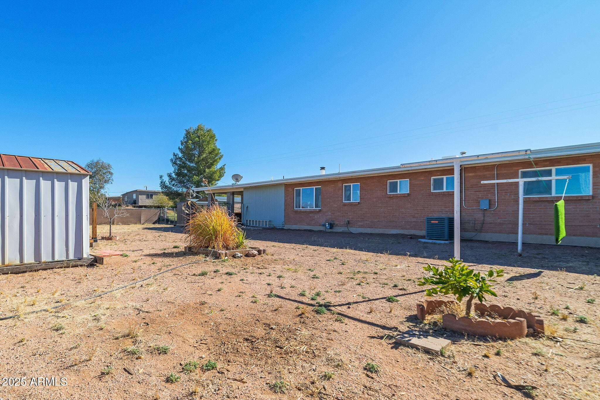 417 West Sunset Drive Mammoth, AZ 85618 - Photo 31 of 35 a front view of a house with a yard