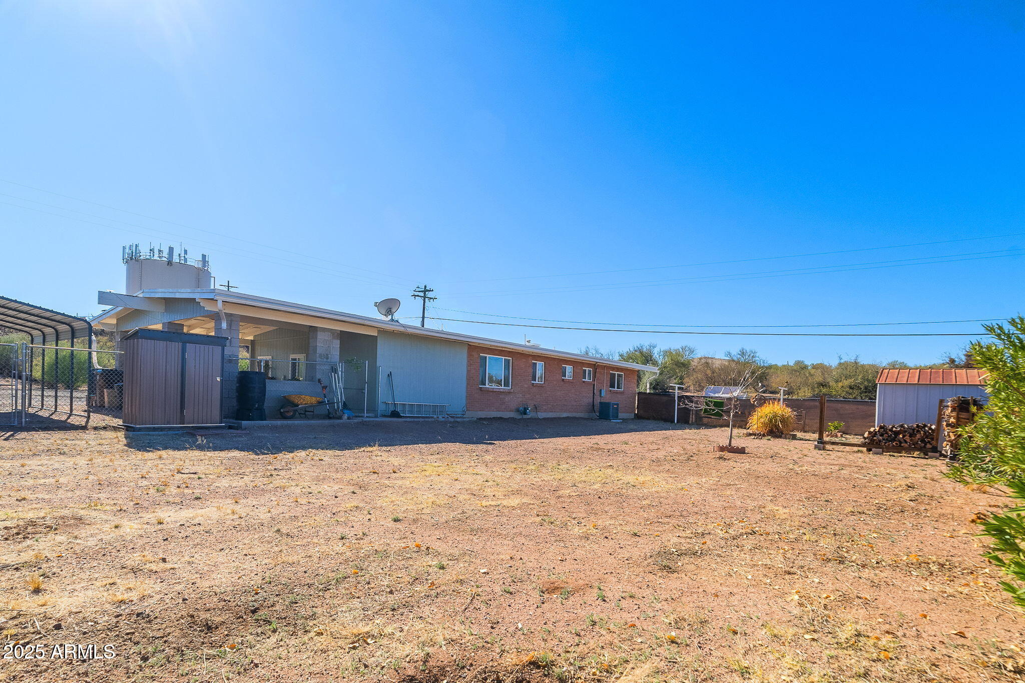 417 West Sunset Drive Mammoth, AZ 85618 - Photo 33 of 35 a view of a parking space in front of a building