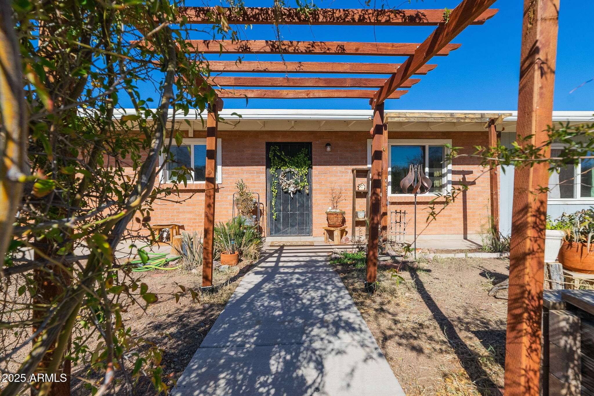 417 West Sunset Drive Mammoth, AZ 85618 - Photo 4 of 35 a view of a house with a porch