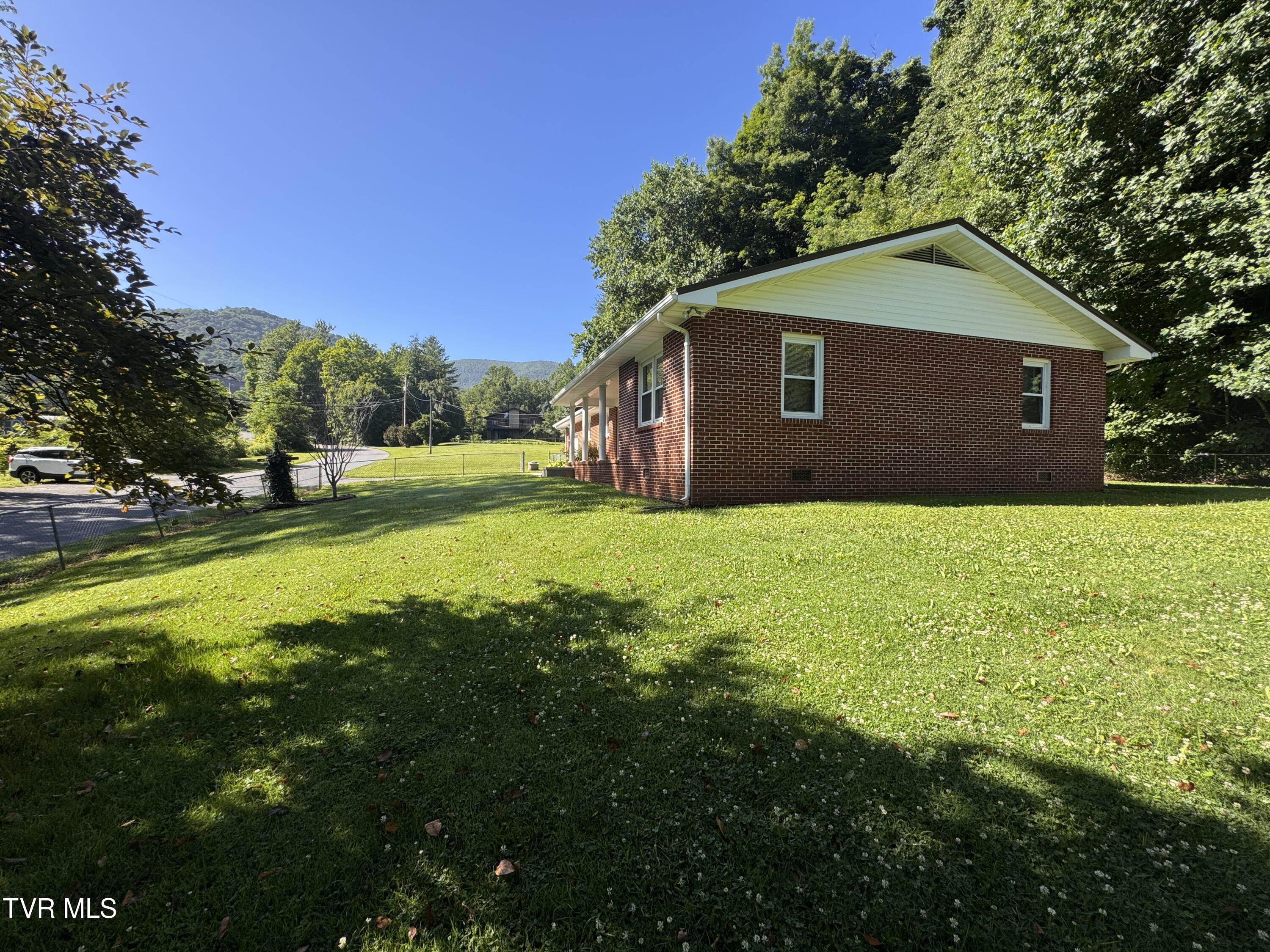 248 Burbank Road Roan Mountain, TN 37687 - Photo 10 of 65 IMG_6023