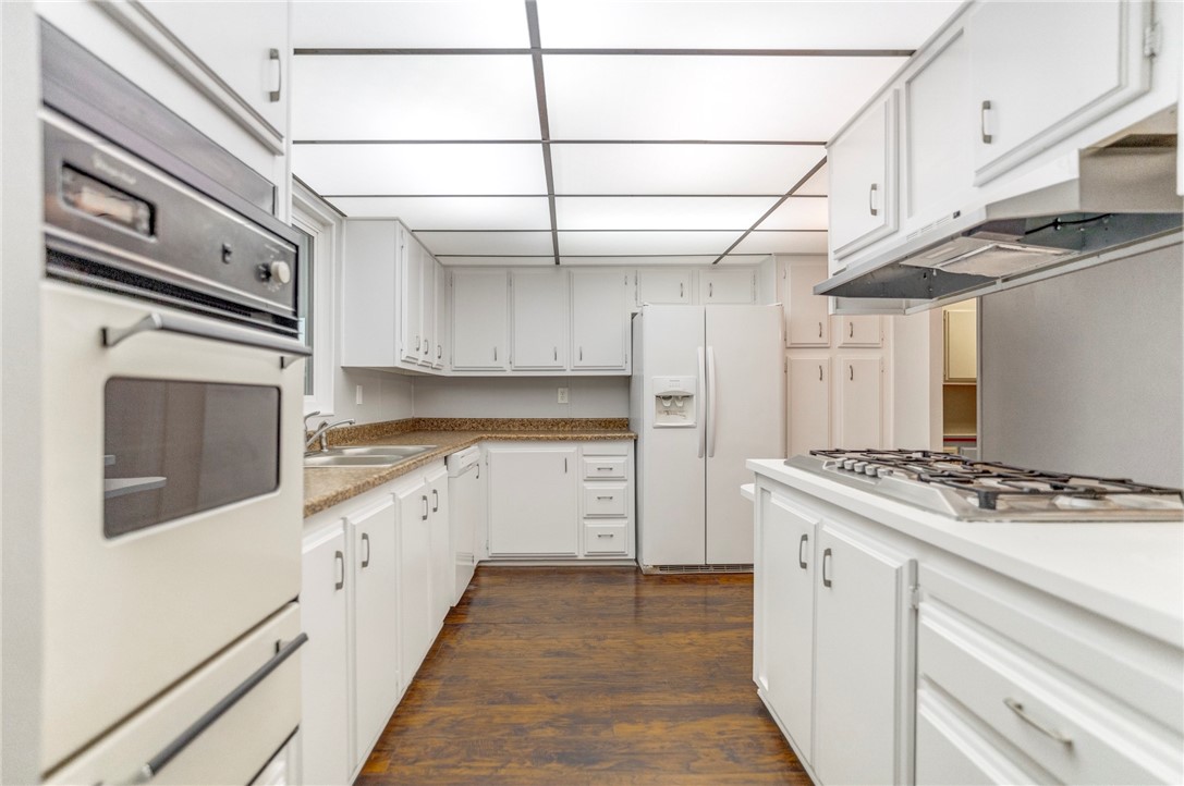 8536 Kern Canyon Road, Unit 184 Bakersfield, CA 93306 - Photo 10 of 28 a kitchen with stainless steel appliances granite countertop a stove and a refrigerator