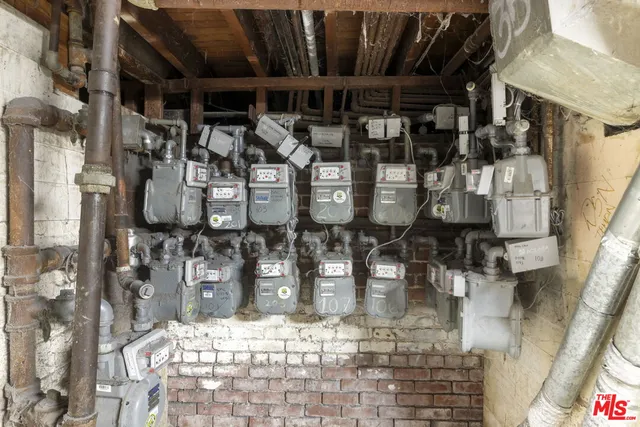 $2,295,000 | 225 West Adams Boulevard, Los Angeles, CA 90007