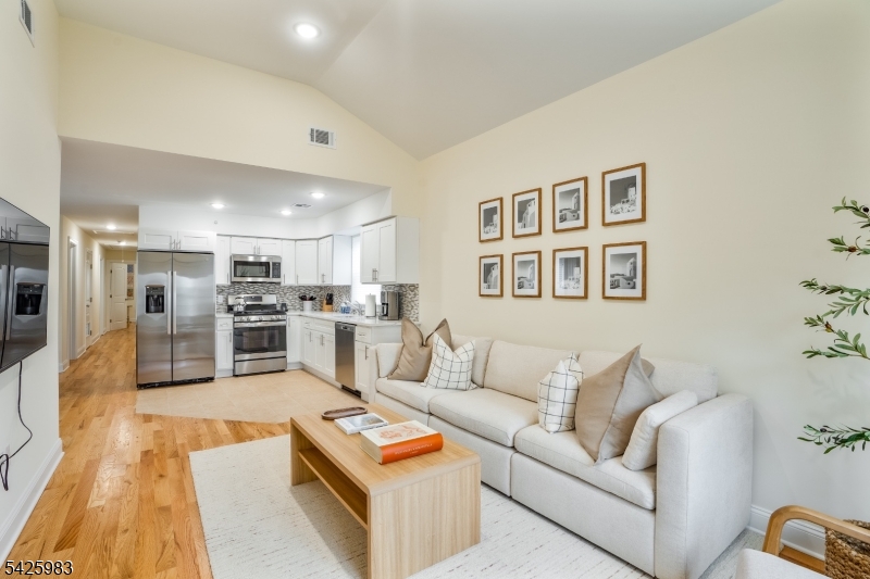 84 West Alpine Street Newark, NJ 07108 - Photo 3 of 20