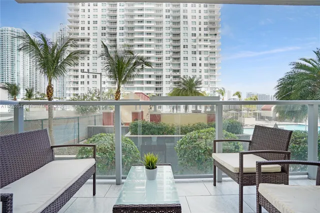 $950,000 | 1155 Brickell Bay Drive, Unit 704, Miami, FL 33131