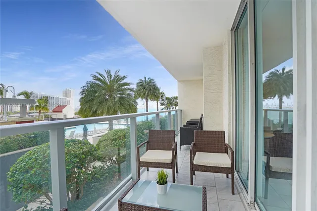 $950,000 | 1155 Brickell Bay Drive, Unit 704, Miami, FL 33131