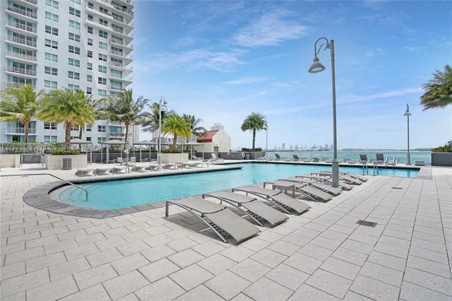 $950,000 | 1155 Brickell Bay Drive, Unit 704, Miami, FL 33131