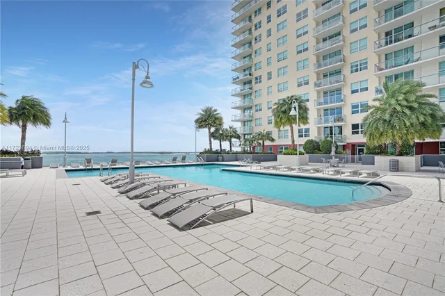 $950,000 | 1155 Brickell Bay Drive, Unit 704, Miami, FL 33131