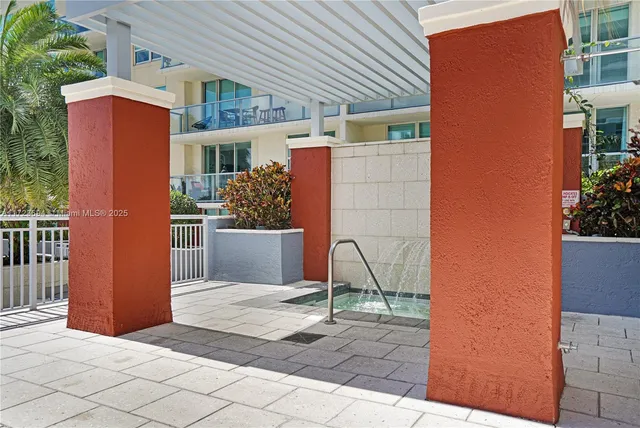 $950,000 | 1155 Brickell Bay Drive, Unit 704, Miami, FL 33131