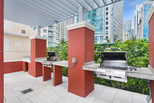 $950,000 | 1155 Brickell Bay Drive, Unit 704, Miami, FL 33131