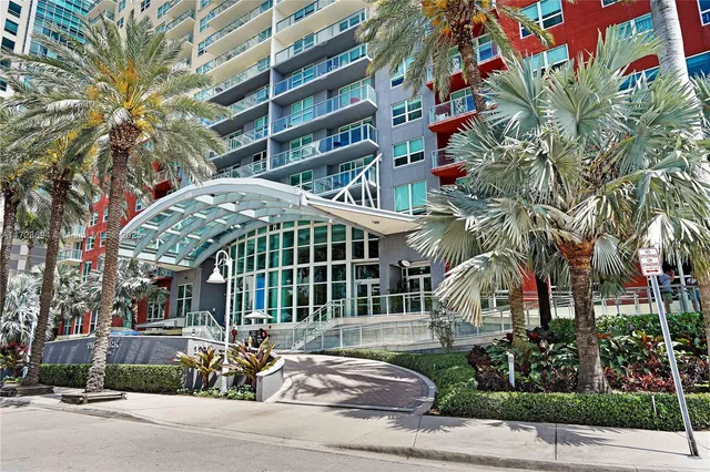 $950,000 | 1155 Brickell Bay Drive, Unit 704, Miami, FL 33131