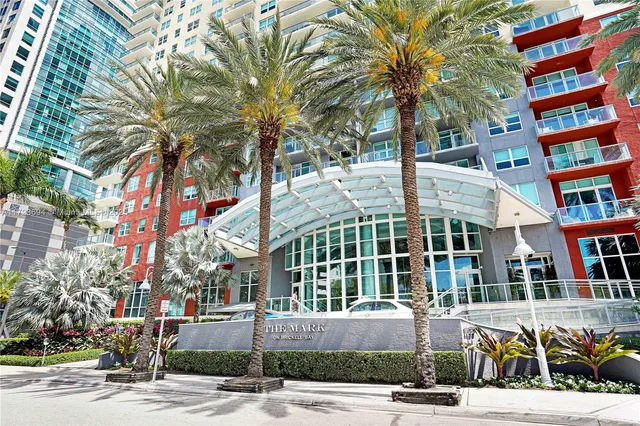 $950,000 | 1155 Brickell Bay Drive, Unit 704, Miami, FL 33131