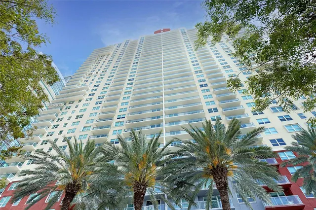 $950,000 | 1155 Brickell Bay Drive, Unit 704, Miami, FL 33131