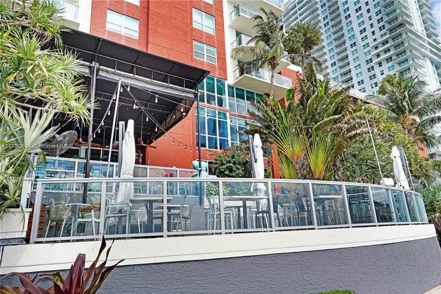 $950,000 | 1155 Brickell Bay Drive, Unit 704, Miami, FL 33131