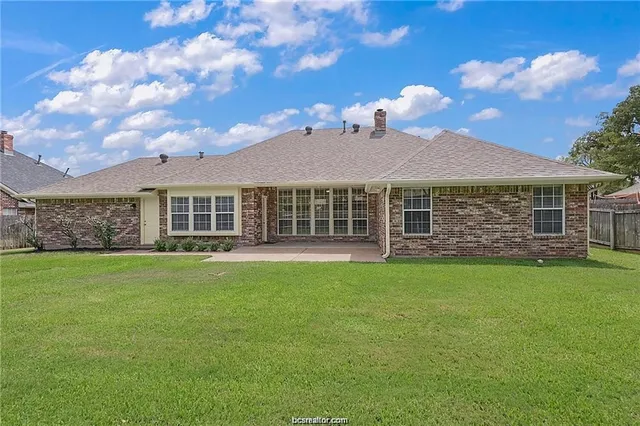 a view of a house with a backyard