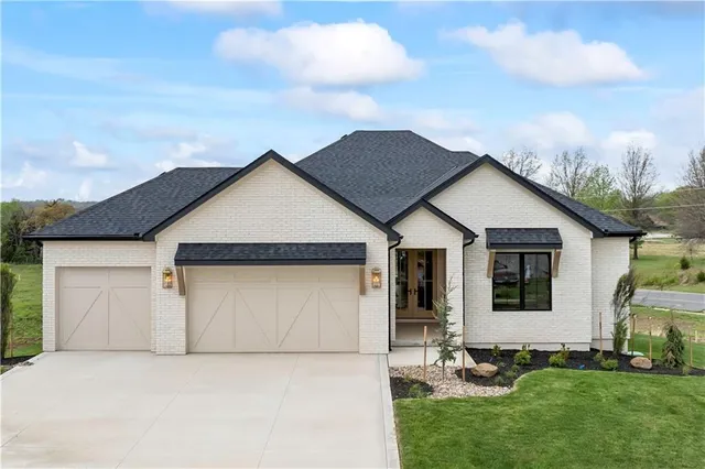 $978,340 | 1816 Northeast Lashbrook Drive, Lee's Summit, MO 64086