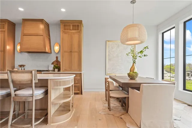 $978,340 | 1816 Northeast Lashbrook Drive, Lee's Summit, MO 64086