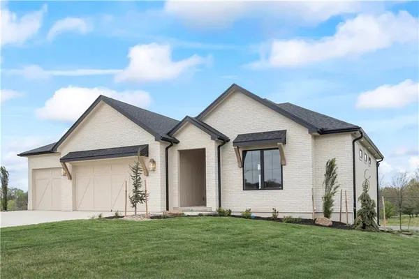 $978,340 | 1816 Northeast Lashbrook Drive, Lee's Summit, MO 64086