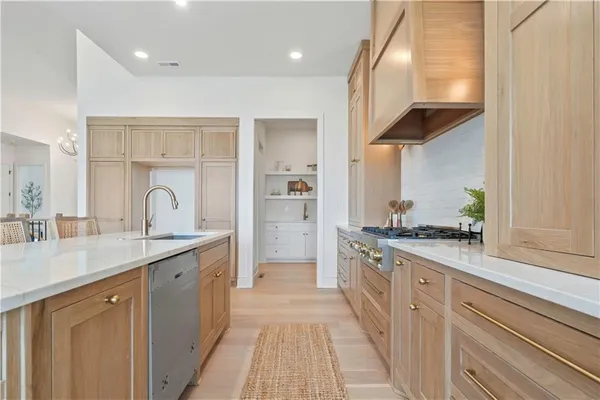$978,340 | 1816 Northeast Lashbrook Drive, Lee's Summit, MO 64086
