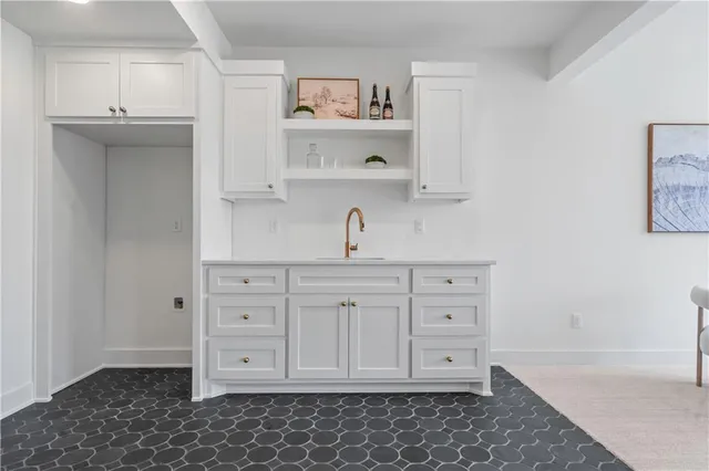 $978,340 | 1816 Northeast Lashbrook Drive, Lee's Summit, MO 64086