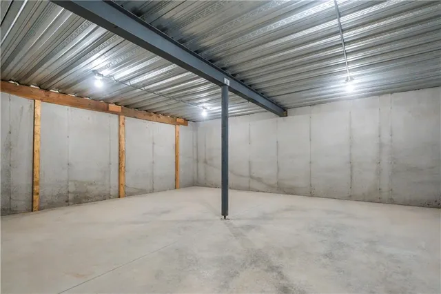 $978,340 | 1816 Northeast Lashbrook Drive, Lee's Summit, MO 64086