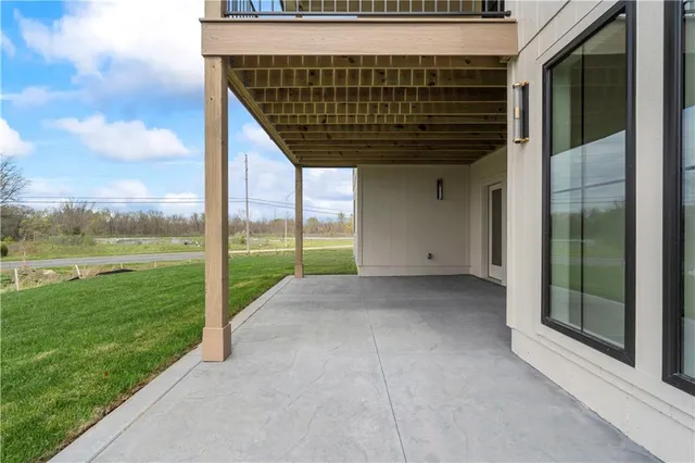 $978,340 | 1816 Northeast Lashbrook Drive, Lee's Summit, MO 64086