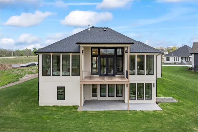 $978,340 | 1816 Northeast Lashbrook Drive, Lee's Summit, MO 64086